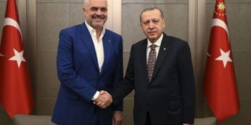 Media greke: Edi Rama mund të ketë marrëdhënie të mira me Turqinë, por të mos harrojë se kush mbron hapësirën ajrore të Shqipërisë