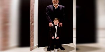 ‘Kur nën ferrë çel trëndafili’, Rama bën lëmsh rrjetin, në pak orë fotoja merr mbi 30 mijë pëlqime