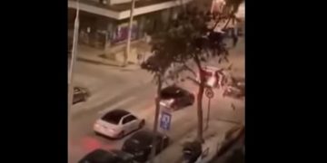 Ulërima në errësirë, dalin pamjet disa momente pasi shqiptari qëlloi për vdekje me thikë të riun në Selanik (Video)