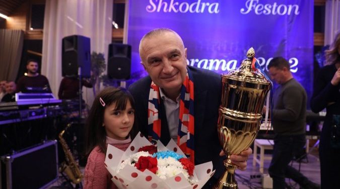 Shkodra për të ardhur keq: Strofkulla e Sali Berishës vlerëson Ilir  Metën… “Njeriu i vitit”