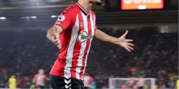 Broja shënon mes Londrës, Artan Hoxha shpërthen ndaj Dukës: E lënë në stol se si bindet Sulltanit të FSHF-së.