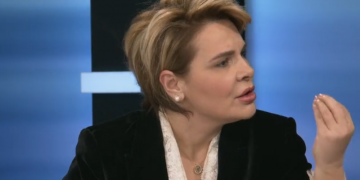 “Aman ma hap derën se po më vijnë të më vrasin”! Monika Kryemadhi tregon se kush është Lulzim Basha… sot: Vodhi Rrugën e Kombit, Bashkinë, Portin, vegël e …