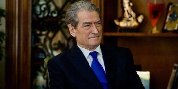 Në panik nga drejtësia e re, Sali Berisha sulmon reformën dhe ndërkombëtarët: Këto janë dosjet që ruhen në kasafortë