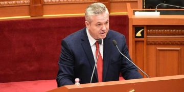 Shpërthen Murrizi: Prokurorët e SPAK nuk kanë këllqe të hetojnë pasi janë pjesë e së njëjtës tufë “zagarësh” që bëjnë sikur lehin njëri-tjetrin, por prej 31 vitesh kafshojnë shqiptarët.