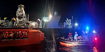 Ndodh mrekullia! Kërkimet për 12 të zhdukurit në anijen që u shkrumbua në Korfuz: Gjendet një i mbijetuar