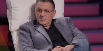 “Biletat shiteshin dy muaj më parë”, Agron Llakaj zbulon momentin kur karriera e tij mori kthesën e madhe: Ishte një lloj çmendurie!