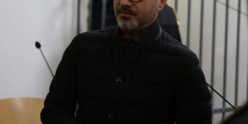 Skandal! Gjykata qesharake: Ngatërron menyrën e vuajtjes së dënimit me vendimin gjyqësor për burgimin e Saimir Tahirit, dalin nxjerr prapaskenat “bombë”