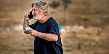 Vrau kinematografen gjatë xhirimeve, aktori Alec Baldwin paditet nga familjarët