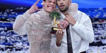 Dy burra që flasin për dashurinë: Mahmood dhe Blanco fituesit e Sanremos me ”Brividi”  Festivali kap rekordin e 42 mln eurove xhiro, i rikthehen të rinjtë