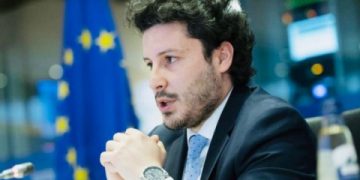 Serbët e Malit të Zi: Djali shqiptar me kaçurrela që u vetëshpall hero serb po na pengon të hyjmë në koalicion
