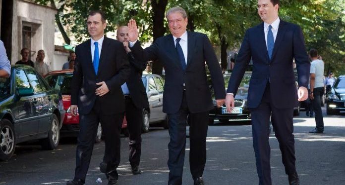 “Mallkimi” i kryetarit, si u përjashtuan në 30 vite të gjithë timonierët e PD?