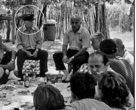 Operativi i Sigurimit: Ju rrëfej takimin e agjentit sekret me vëllezërit pas 25 vitesh! Kishte si mision t’i vendoste bombën Enverit