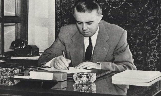 “Baza sekrete te Shallvaret nga ku do sulmohej Enveri”, rrëfehet vëllai i agjentit që do eliminonte diktatorin: Si ra në grackën e sigurimit! E mbajtën për ditë të tëra në arkivol