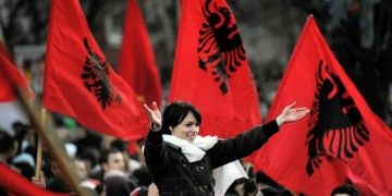 Franca na kthen ‘borxhin’, i vendosin Finlandës himnin e Shqipërisë para ndeshjes (Video)