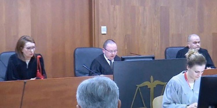 Tahiri denoncoi në 2014 gjyqtarin Engert Pëllumbi që e futi dje në burg! “DSIK” për dy anëtarët e tjerë të trupit gjykues: Nuk duhet të ushtrojnë detyrën
