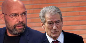 Yll Manjani, yll i fikur me shashka antiamerikane mbi rezidencën e SHBA-së