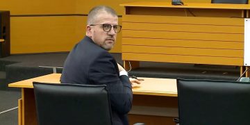 Ish prokurori i Krimeve të Rënda i shkarkuar për shpërdorim detyre nga vetingu por i padënuar bën moral për të dënuarin për shpërdorim detyre  Saimir Tahirin: Tregon se kur mund të përfitoi ulje dënimi!
