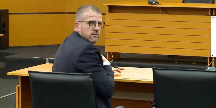 Ish prokurori i Krimeve të Rënda i shkarkuar për shpërdorim detyre nga vetingu por i padënuar bën moral për të dënuarin për shpërdorim detyre  Saimir Tahirin: Tregon se kur mund të përfitoi ulje dënimi!