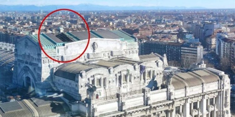 Erë e fortë deri në 90 km në orë në Milano, shemben pemë dhe çati