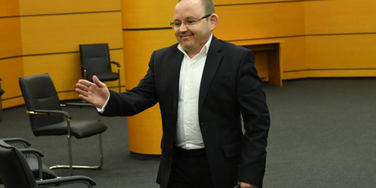 Dha vendimin për arrestimin e Saimir Tahirit, KLGJ fut në skaner gjyqtarin Egert Pëllumbi, vlerësim etik dhe profesional