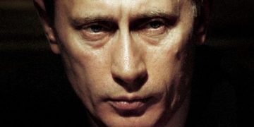 Kush është Vladimir Putin?! Një fëmijëri pa dashuri e pa prindër biologjik dhe ngjashmëria e frikshme me Hitlerin