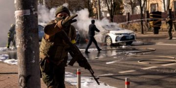 Rusët ‘festojnë’ në Kharkov, sirena alarmi dhe makth në Kiev