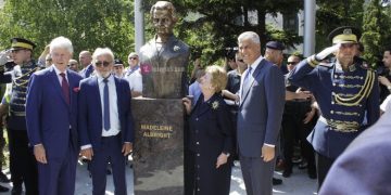 Mikja e madhe e shqiptarëve, Madeleine Albright ndërron jetë