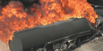 VIDEO/ Predha me një fuqi të frikshme: Ky është Anti-tanku që po shkatërron rusët në Ukrainë, peshon 8.4 kg dhe çan tankun në dysh