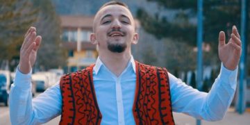 Tronditëse! Aksidentohet këngëtari shqiptar, humb jetën në lule të rinisë