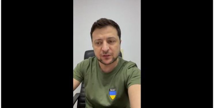 “Evropianë zgjohuni, rusët po qëllojnë”! Shpërthimi i zjarrit në centralin bërthamor: Zelensky ngre alarmin që në mëngjes dhe del me thirrjen shqetësuese