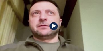 VIDEO/ Zelensky nxjerr pamjen nga apartamenti i tij “Live” dhe merr vendimin që nuk pritej
