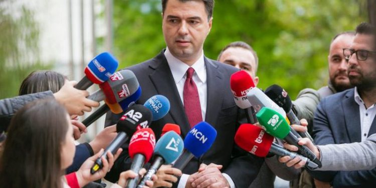 Beteja ballore na presin! Lulzim Basha nuk pranon dorëheqjen