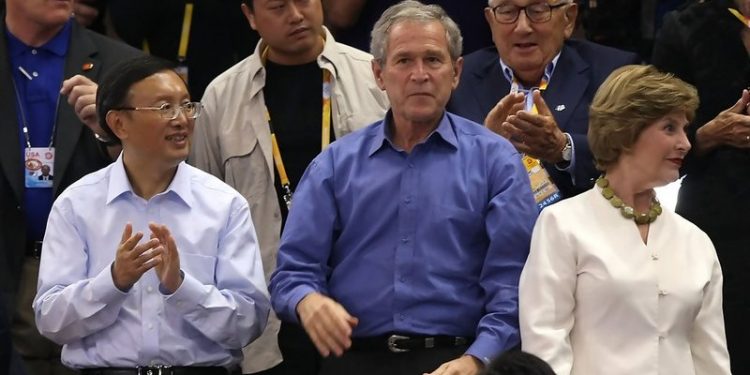 Yang Jiechi, kush është “tigri” kinez që ka në dorë fatet e botës, ja lidhjet e tij me familjen Bush