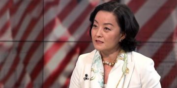 “Në Ukrainë ka mercenarë shqiptarë”, ambasadorja Yuri Kim reagon pas deklaratës së Putin