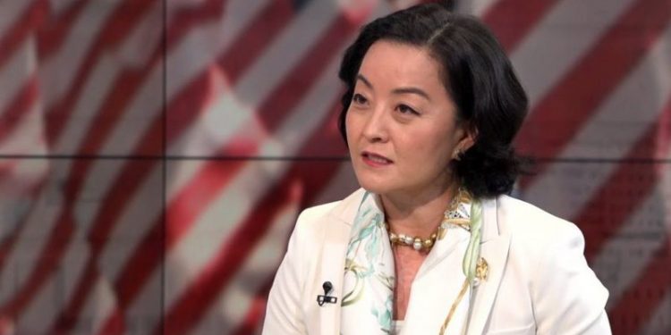 “Në Ukrainë ka mercenarë shqiptarë”, ambasadorja Yuri Kim reagon pas deklaratës së Putin