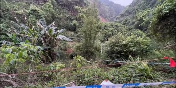 Më shumë mistere mbi fluturimin MU5735 pasi zbulohet se një pjesë e avionit u gjet 10 kilometra nga vendi i përplasjes