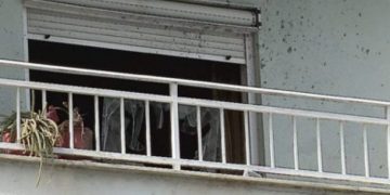 Tezja që hodhi nipin dhe mbesën nga ballkoni në Greqi është shqiptare, mesohet se…