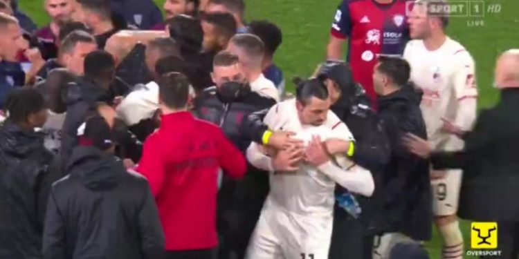 Racizm dhe sherr mes lojtarëve pas ndeshjes së Milanit: Ibrën detyrohen ta mbajnë nga krahët