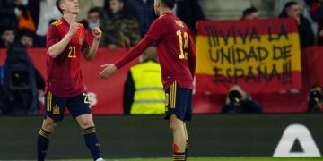 VIDEO/ “Kosova është Serbi”, tifozët spanjollë harrojnë miqësoren, e kthejnë në politikë, lëshojnë thirrje raciste