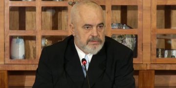 Rama zbulon SMS që i erdhi nga Brukseli: Kush qendron pas protestave në Tiranë?