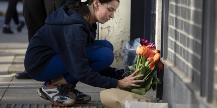 “Paguajmë miliona dhe s’jemi të sigurtë”! Misteri i vdekjes së 19-vjeçares në universitetin e Londrës, flasin miqtë e saj: Pashë një burrë t’i shkonte në dhomë, ajo po vraponte…