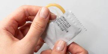 “Lufta” psikologjike: Si u përpoq CIA t’i kompleksonte sovjetikët me prezervativë XL