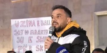 Nga  “çunat hajdut” të  Besian Peshës së ABN-së me Pano Sokon, grupi i Berishës, te Petrit Vasali dhe ish-ministrja e Bashës: Kush ‘shkëlqeu’ sot në protestën “e pavarur”?!