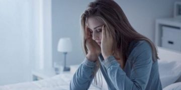 Ju del gjumi në orën 03:00-05:00 të mëngjesit? Mesazhi që po ju jep trupi juaj!