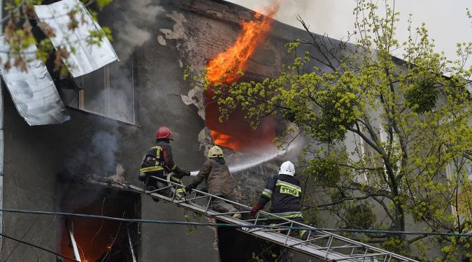 Shpërthime me bomba në Kharkiv, por ukrainasit pretendojnë se po përparojnë në lindje të qytetit. Kryebashkiaku thirrje banorëve: Qëndroni në strehimore