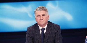 Boll më, Basha e Berisha nuk janë gjeni, nuk janë hyjni dhe nuk bëjnë magji