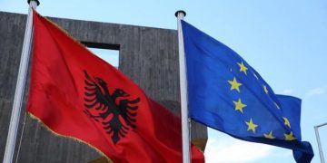 Gati gjysma e gjermanëve dhe francezëve janë kundër Shqipërisë në BE
