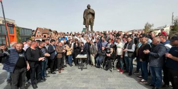 Festohet ditëlindja e Hashim Thaçit në Skenderaj – Lushtaku: Nuk e harrojmë kurrë kontributin e tij të jashtëzakonshëm