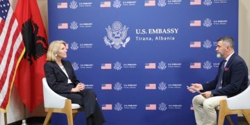 NTERVISTA/ Zyrtarja e lartë amerikane: S’kemi punë me një të korruptuar si Berisha, ai është e kaluara. Shqipëria, me fat që ka Yuri Kim, ajo përfaqëson Joe Biden këtu