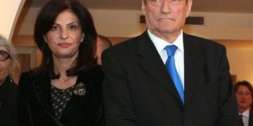 Tallja publike e Sali Berishës, me Jozefina Topallin